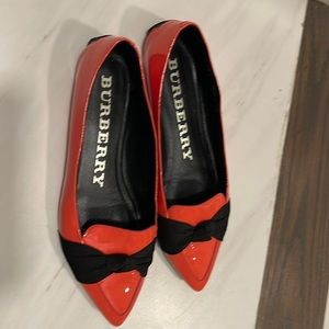 Authentic Burberry flats ! Condition: very good !
